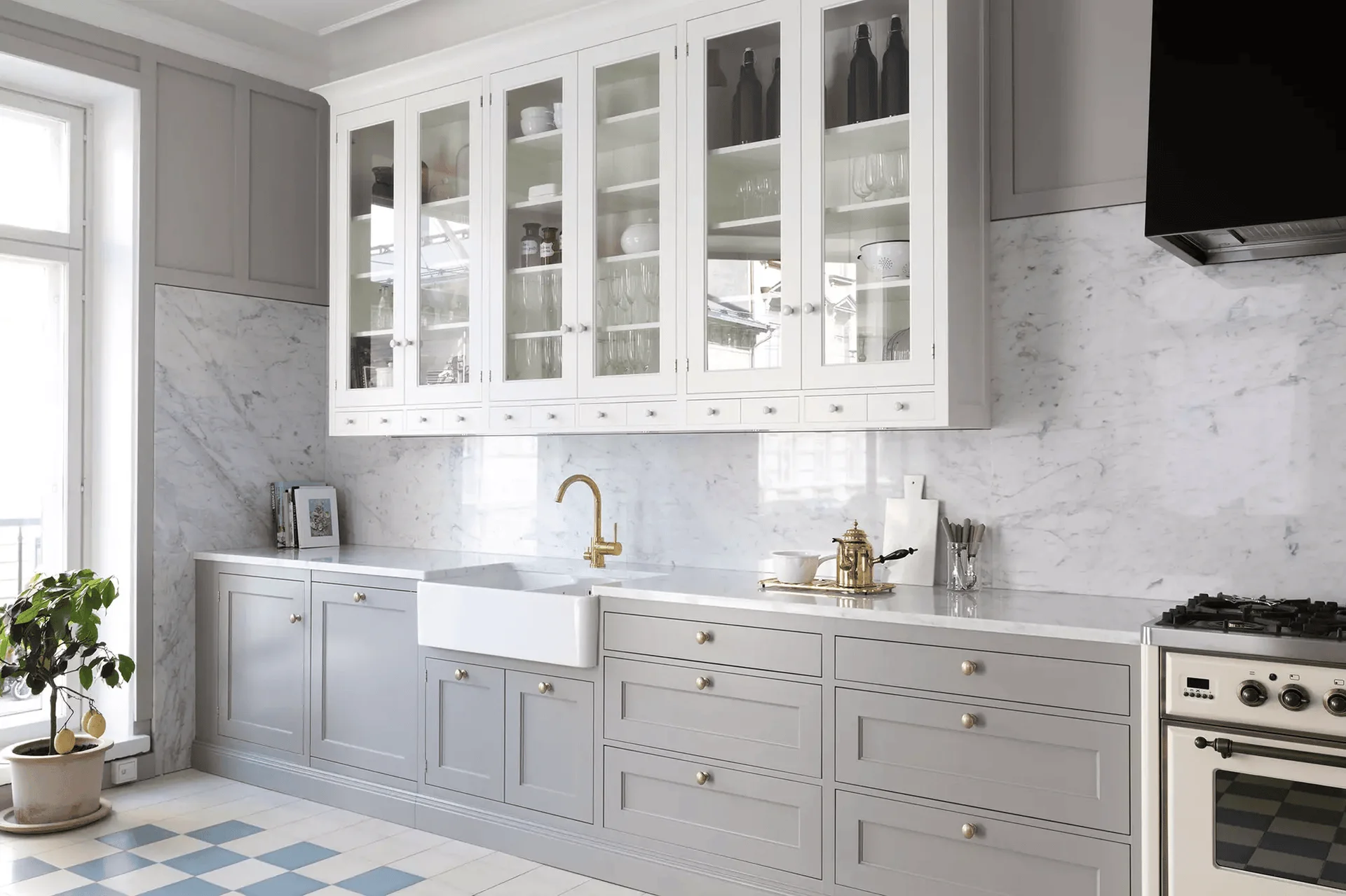 Aesthetic Glass front cabinets kitchen design ideas