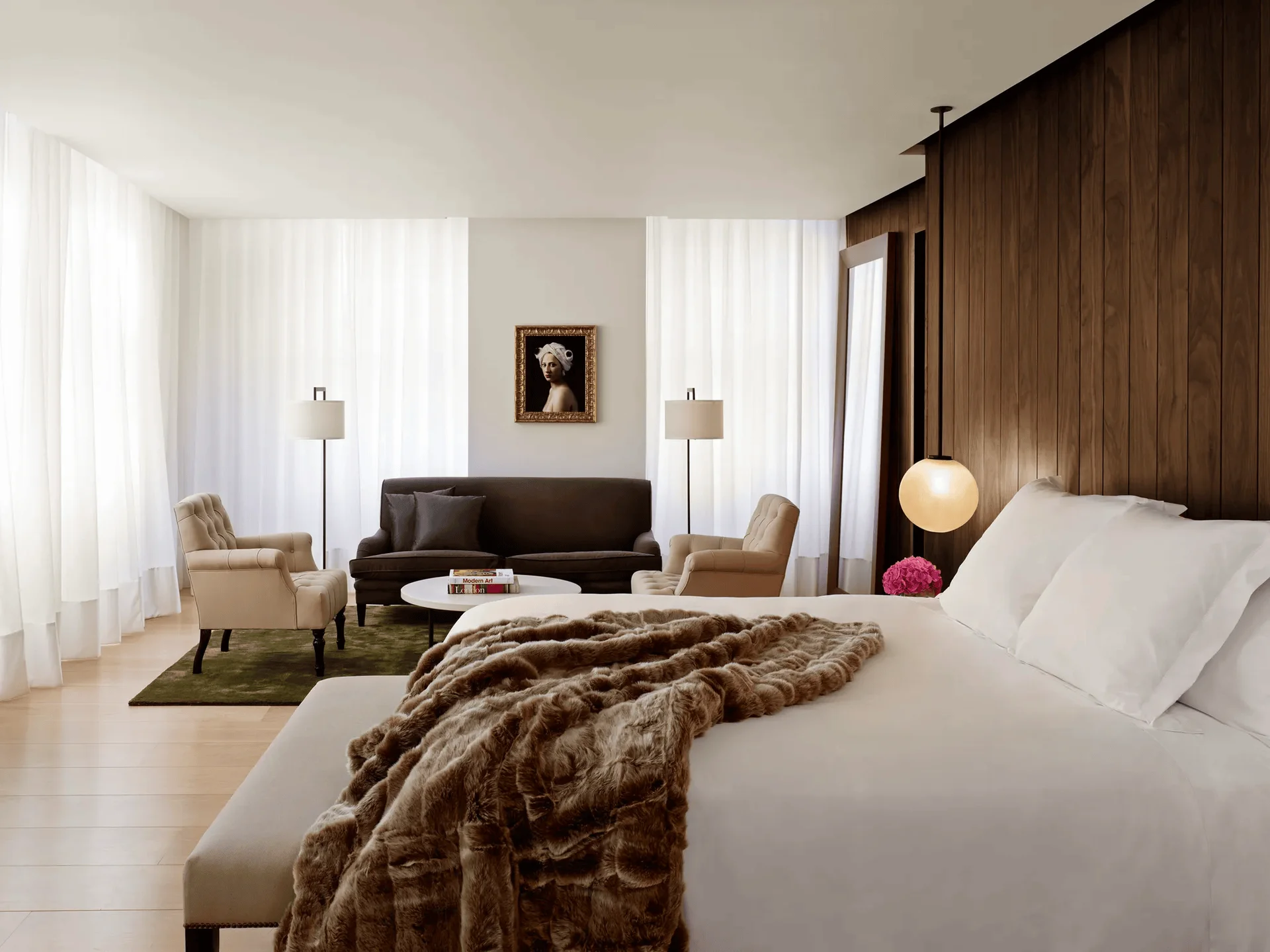 boutique-hotel-bedroom-bedding-switch-layout