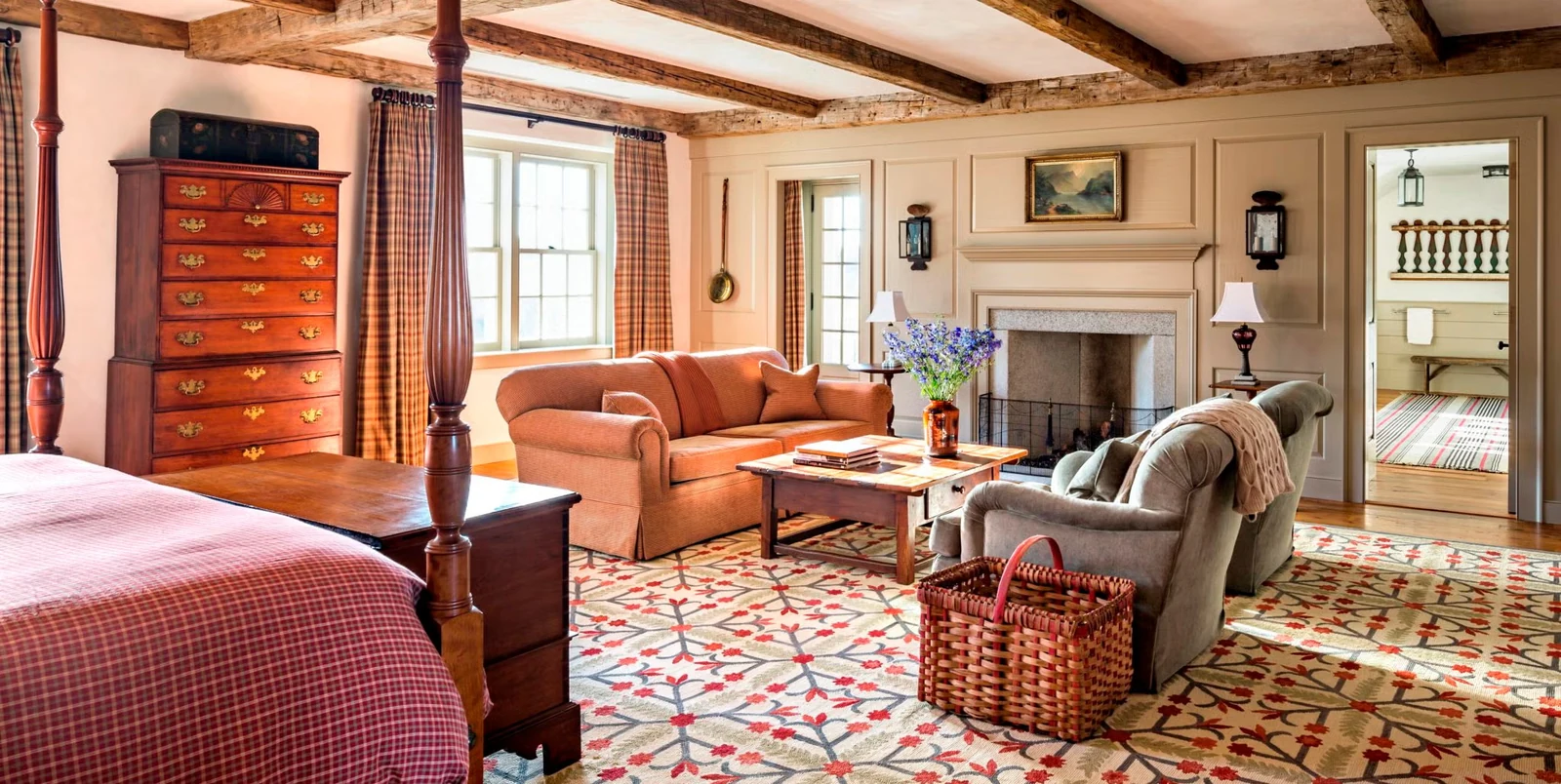 use exposed beams to add structure without extra decor cabin interior design