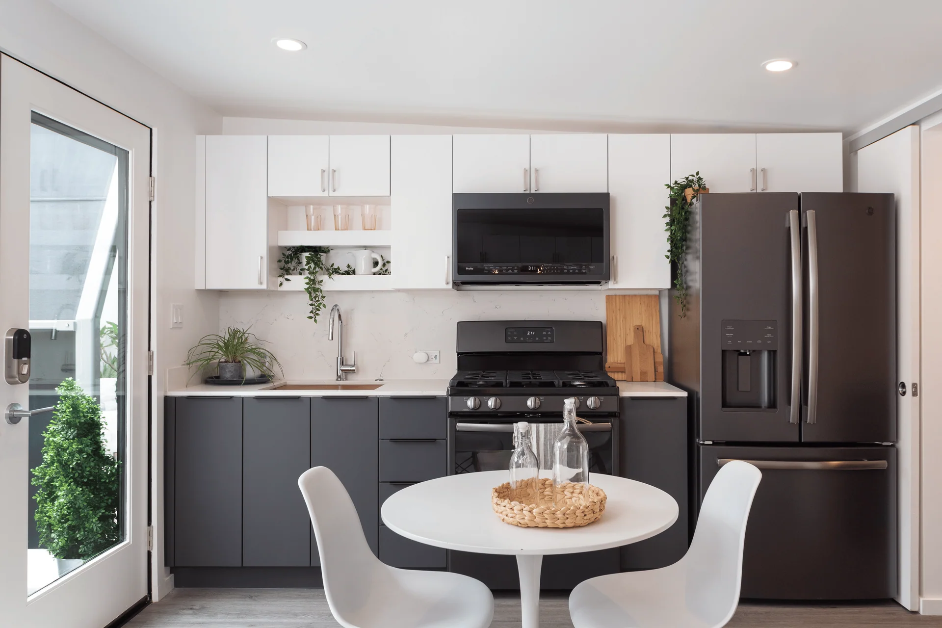 Minimalist one-walll compact modern kitchen