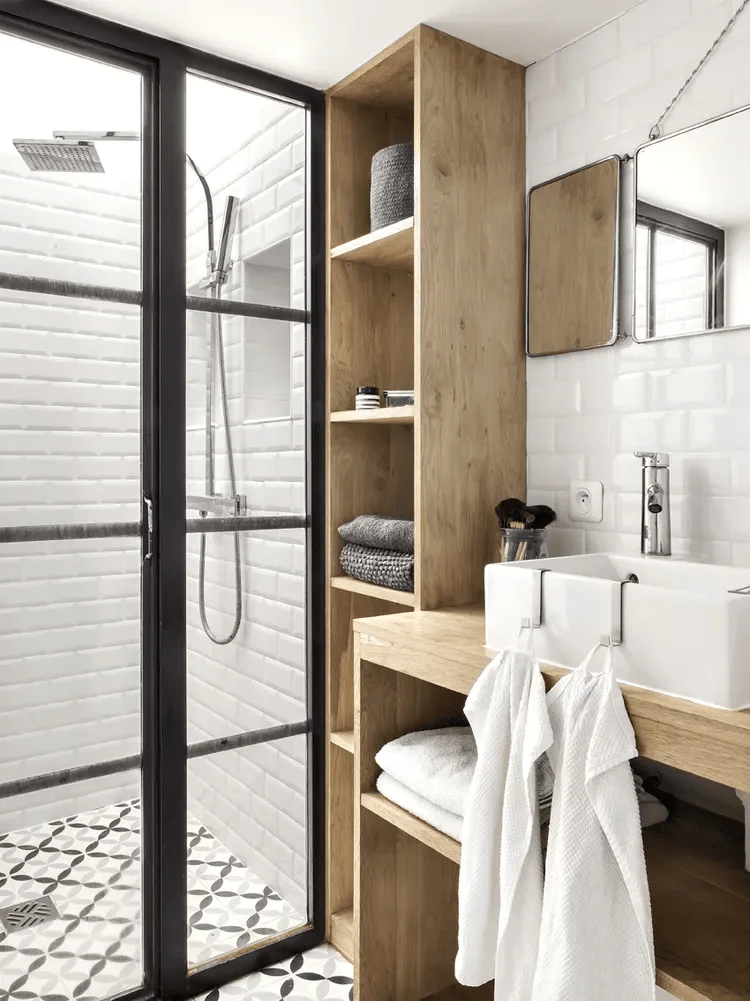 small-bathroom-vertical-storage-tower