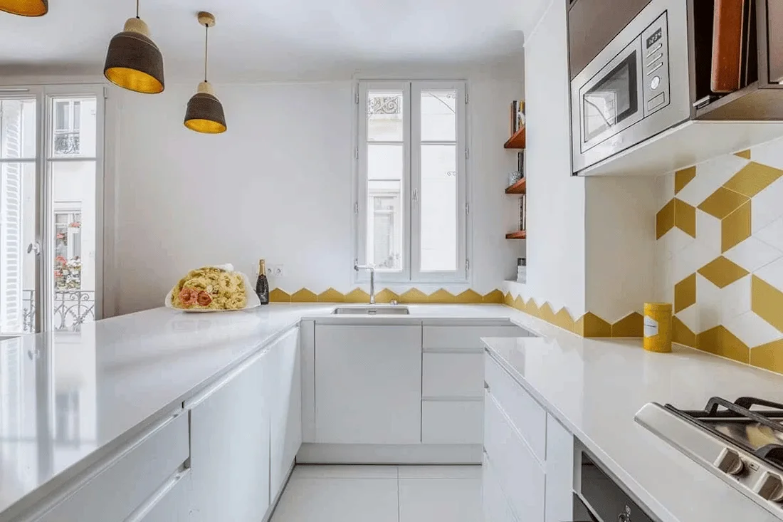 modern kitchen design ideas for a U-shaped kitchen